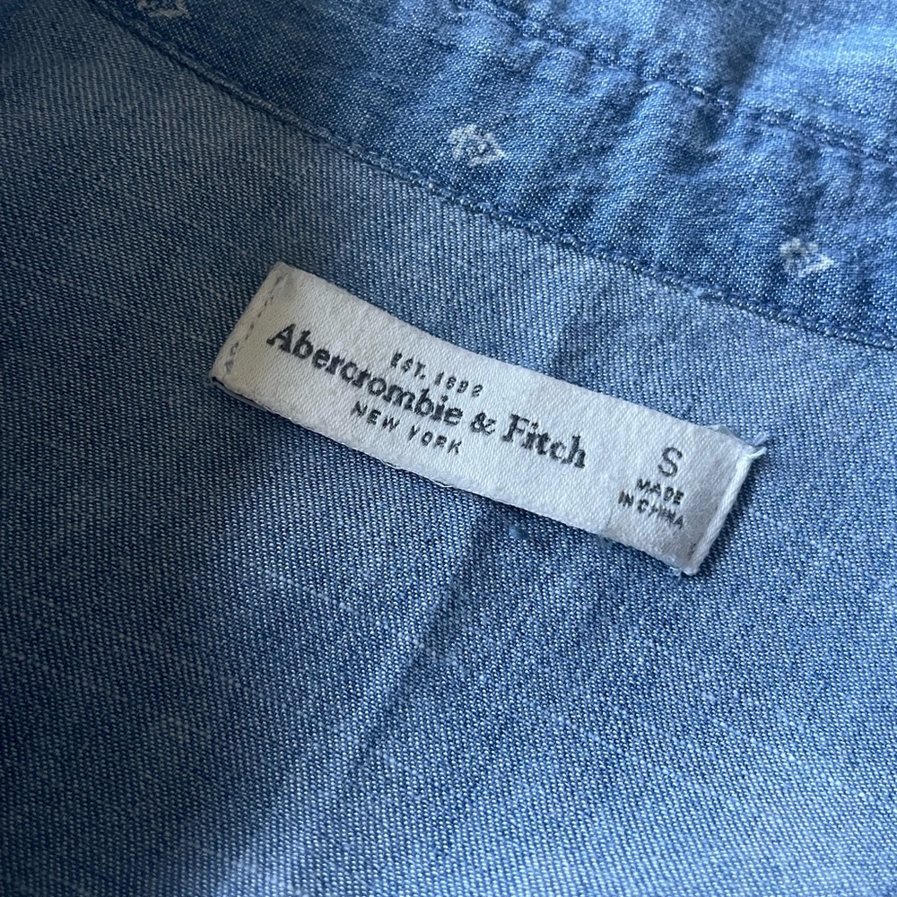 Chambray Button Up Top - image 8